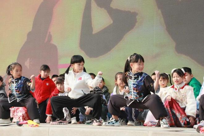 “好朋友”一起进入巴川情商大课堂ky开元棋牌好友日｜300余名(图1)